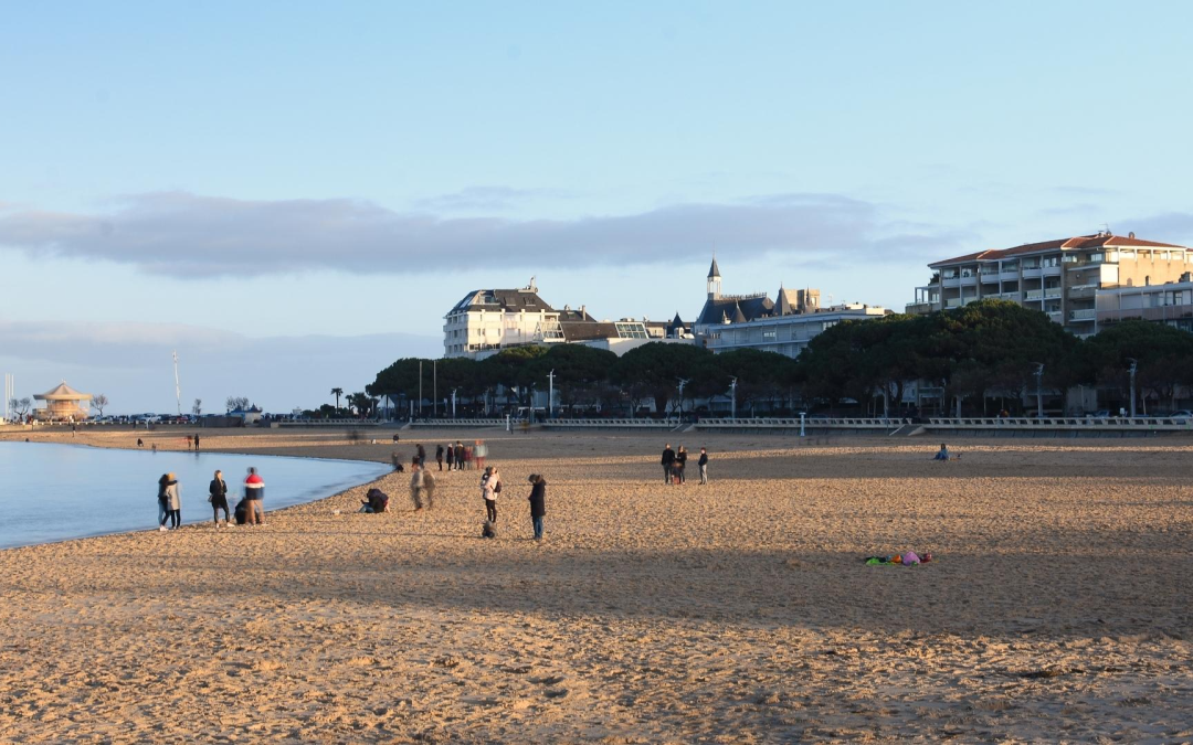 Sable et vagues : guide 2024 des plages d’Arcachon inoubliables essentielles